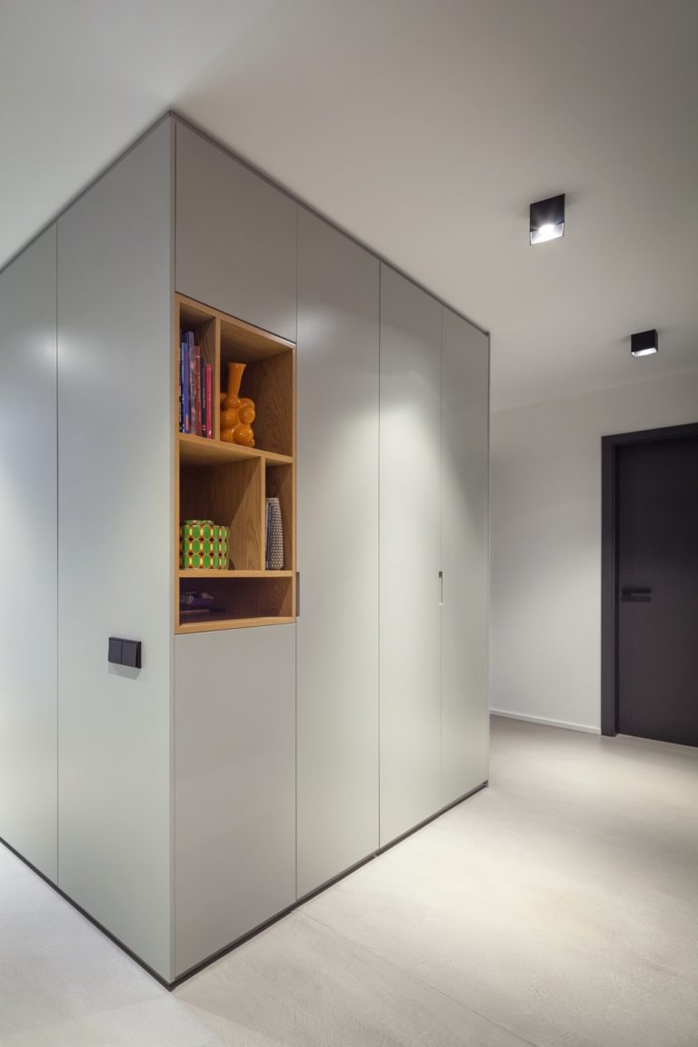 Hover image for Alicia-24V