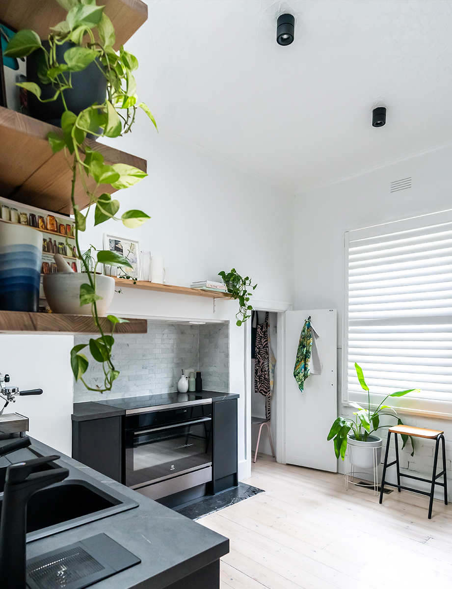 Hover image for Alicia-24V